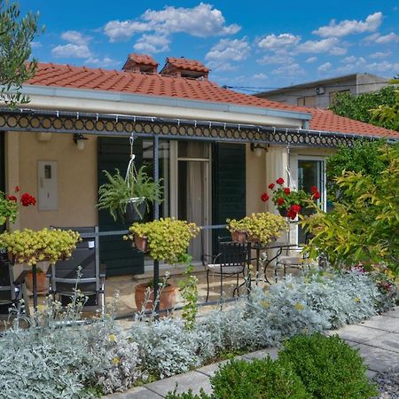 Issa Holiday Home - 3 Min Walk To Beach Kastela Ngoại thất bức ảnh