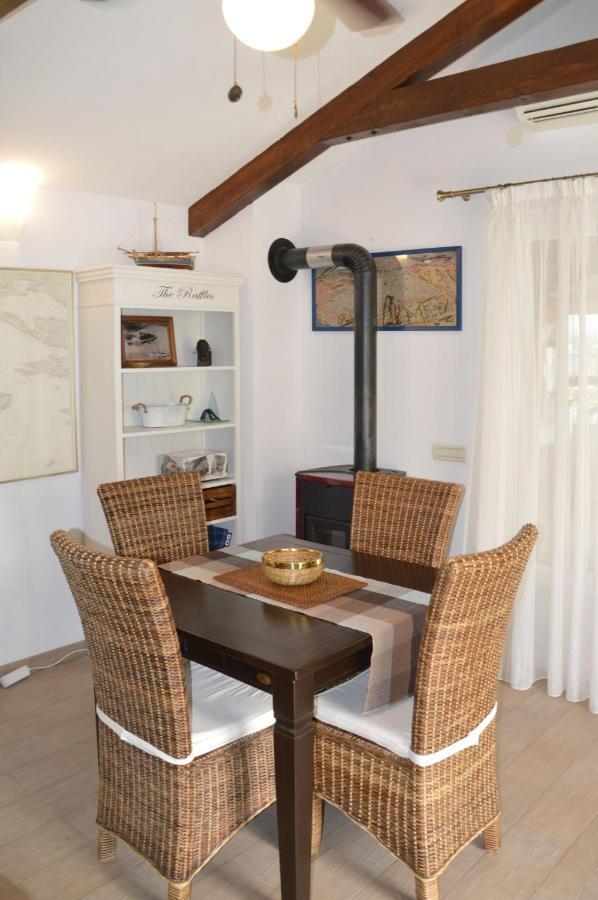 Issa Holiday Home - 3 Min Walk To Beach Kastela Ngoại thất bức ảnh
