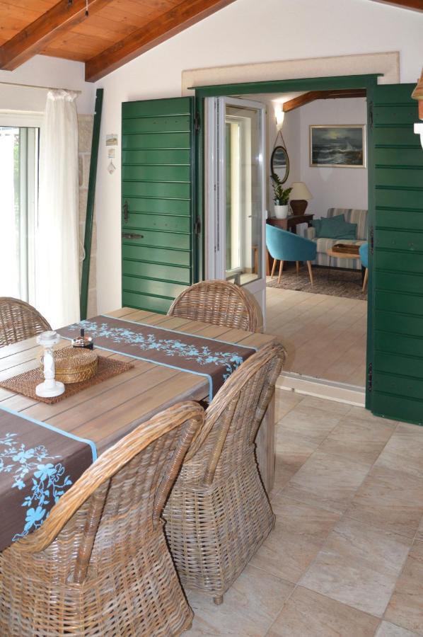 Issa Holiday Home - 3 Min Walk To Beach Kastela Ngoại thất bức ảnh