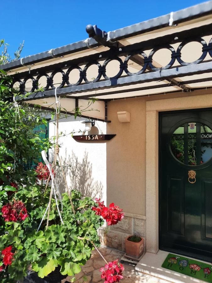 Issa Holiday Home - 3 Min Walk To Beach Kastela Ngoại thất bức ảnh
