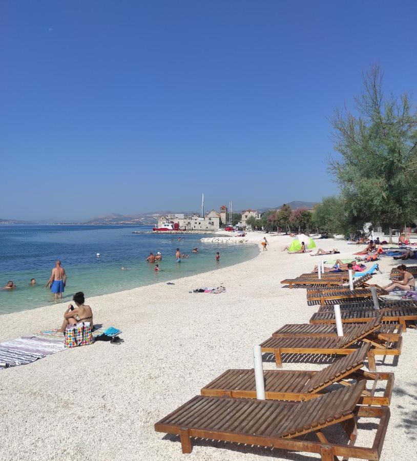 Issa Holiday Home - 3 Min Walk To Beach Kastela Ngoại thất bức ảnh